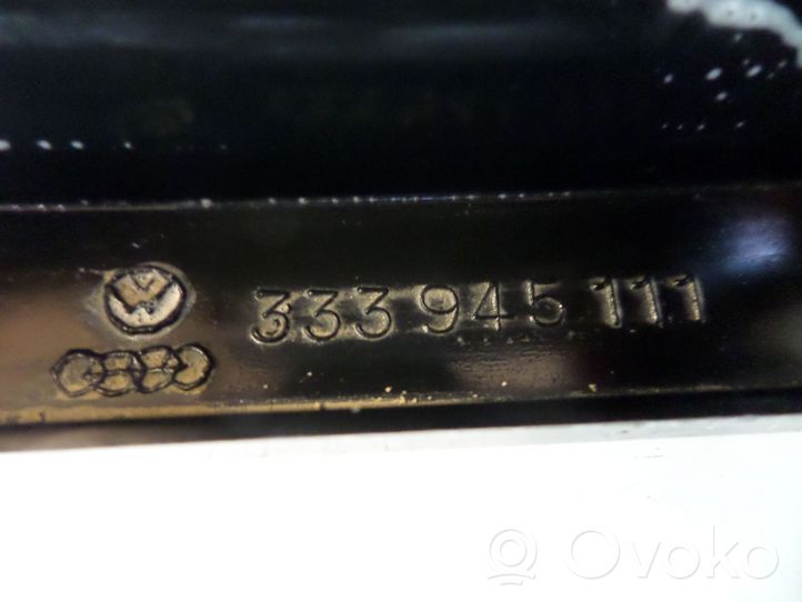 Volkswagen PASSAT B3 Luci posteriori del portellone del bagagliaio 333945111