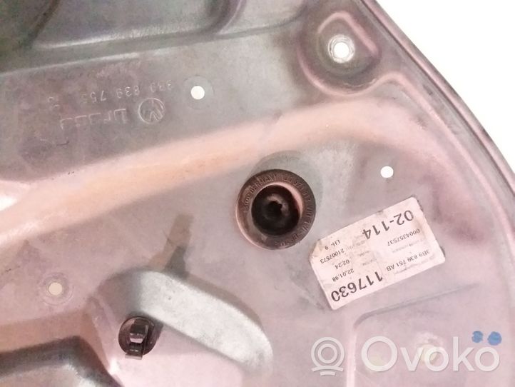 Volkswagen PASSAT B5 Regulador de puerta trasera con motor 3B9839755