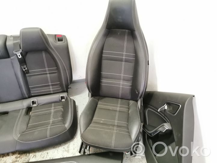 Mercedes-Benz A W176 Garnitures, kit cartes de siège intérieur avec porte 