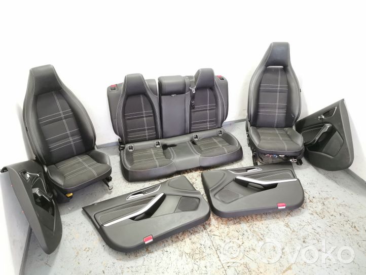 Mercedes-Benz A W176 Garnitures, kit cartes de siège intérieur avec porte 