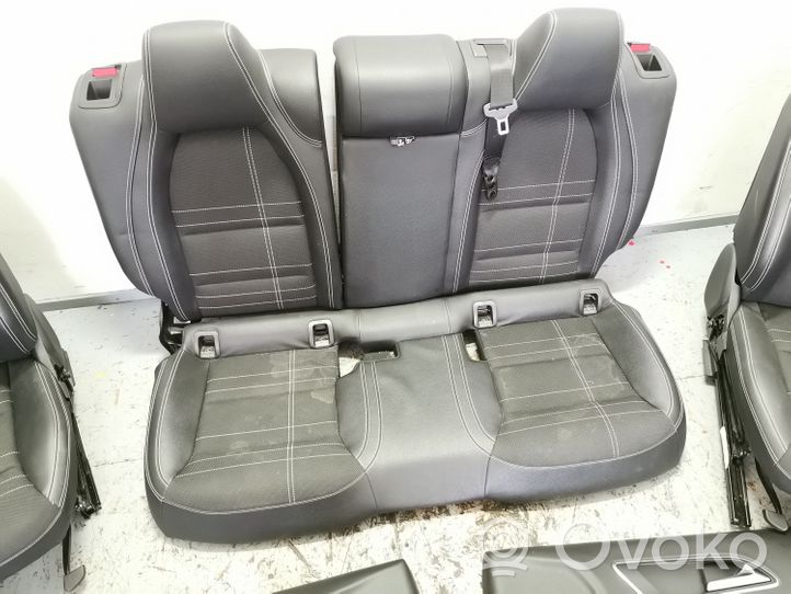 Mercedes-Benz A W176 Garnitures, kit cartes de siège intérieur avec porte 