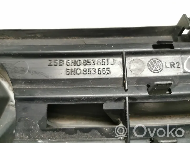 Volkswagen Polo III 6N 6N2 6NF Etupuskurin ylempi jäähdytinsäleikkö 6N0853655