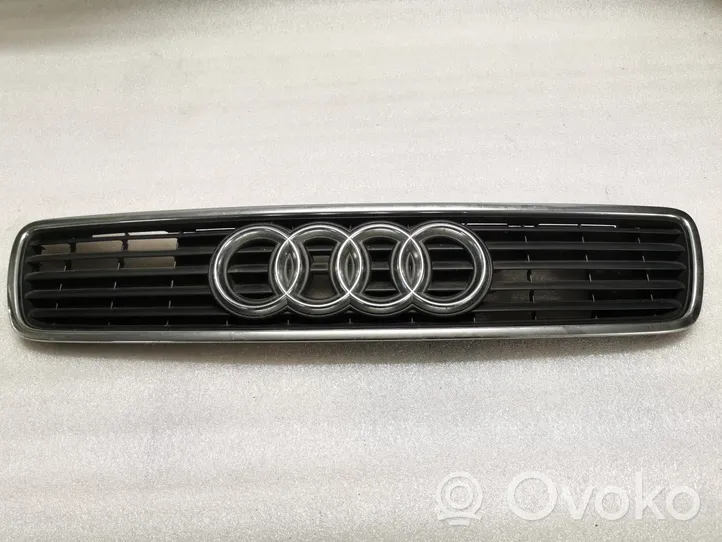 Audi A4 S4 B5 8D Maskownica / Grill / Atrapa górna chłodnicy 8D0853651