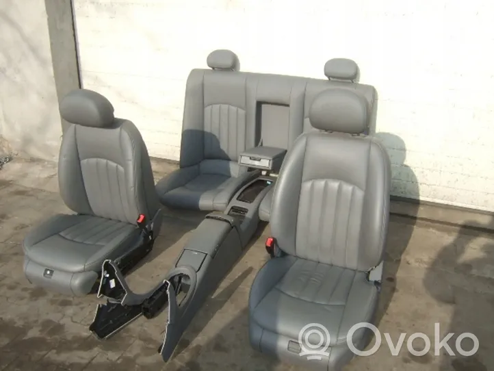 Mercedes-Benz CLS C219 Juego interior 