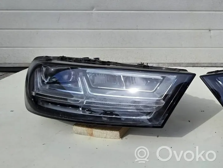 Audi Q7 4M Lampa przednia 4M0941034B