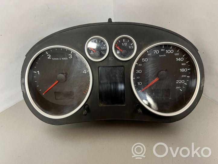 Audi A2 Geschwindigkeitsmesser Cockpit 8Z0920900T