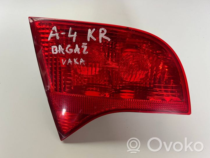 Audi A4 S4 B7 8E 8H Lampy tylnej klapy bagażnika 8E9945093