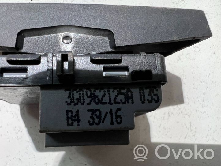 Volkswagen PASSAT B8 Keskuslukituksen kytkin 3G0962125A