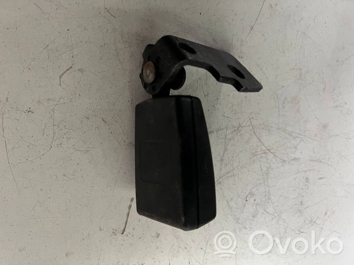 Opel Corsa D Klamra tylnego pasa bezpieczeństwa 735364449