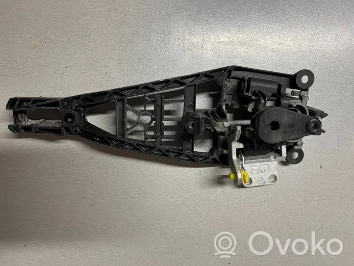 Opel Corsa D Klamka/wspornik zewnętrzny drzwi przednich 