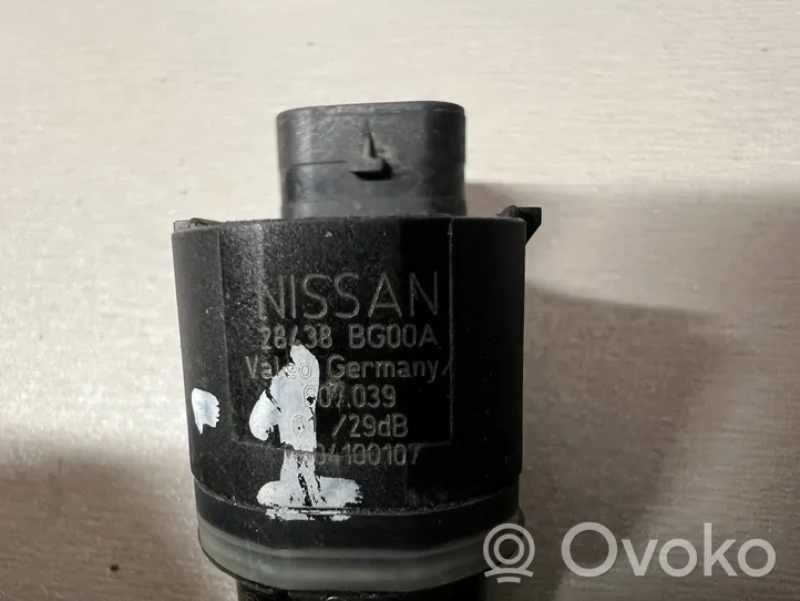 Nissan Qashqai Takapysäköintitutkan anturin pidike (PDC) 28438BG00A