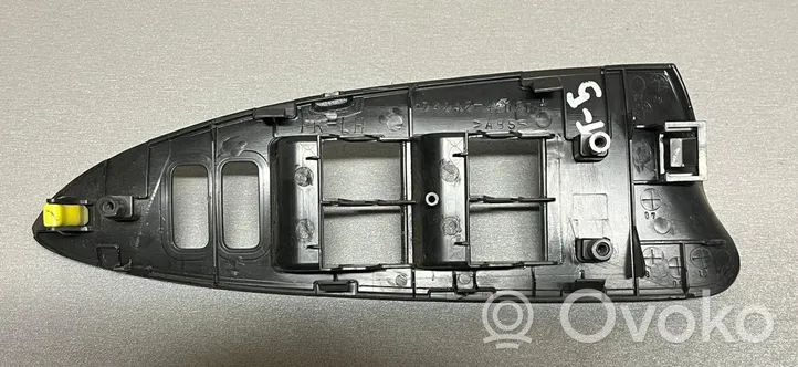 Toyota RAV 4 (XA30) Ramka przycisków otwierania szyby drzwi przednich 74232-42070