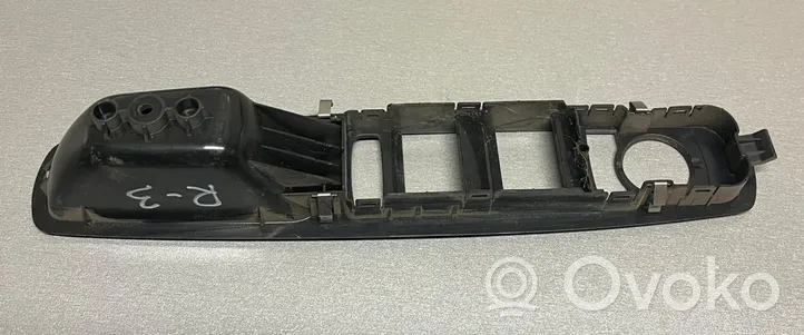 Renault Megane III Rivestimento pulsantiera finestrino della portiera anteriore 