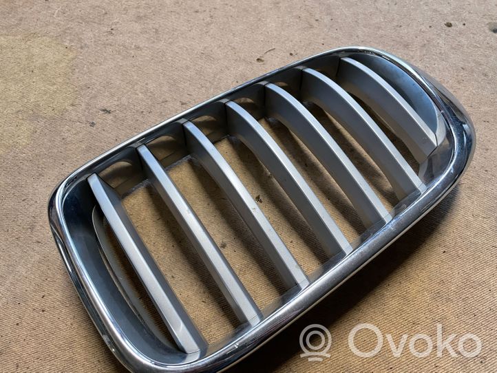 BMW 5 E39 Grille de calandre avant 51117210725