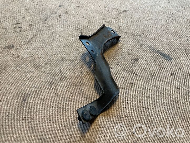 Audi TT Mk1 Supporto di montaggio del motore (usato) 8N0199588B