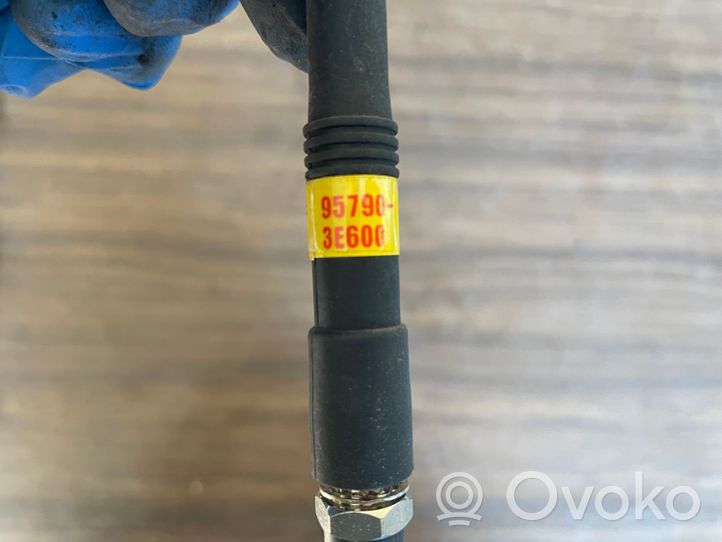 KIA Sorento Antena wewnętrzna 957903E600