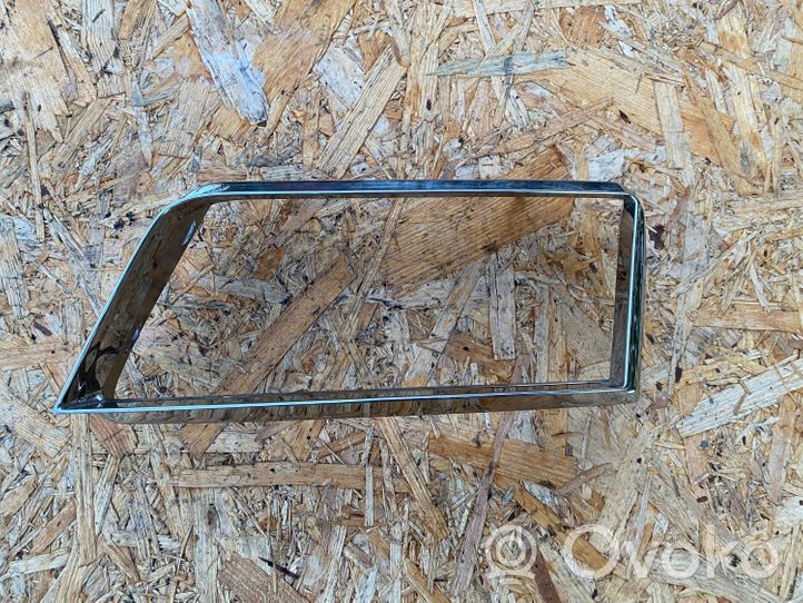 Audi A4 S4 B5 8D Listwa pod lampę przednią 1305540252