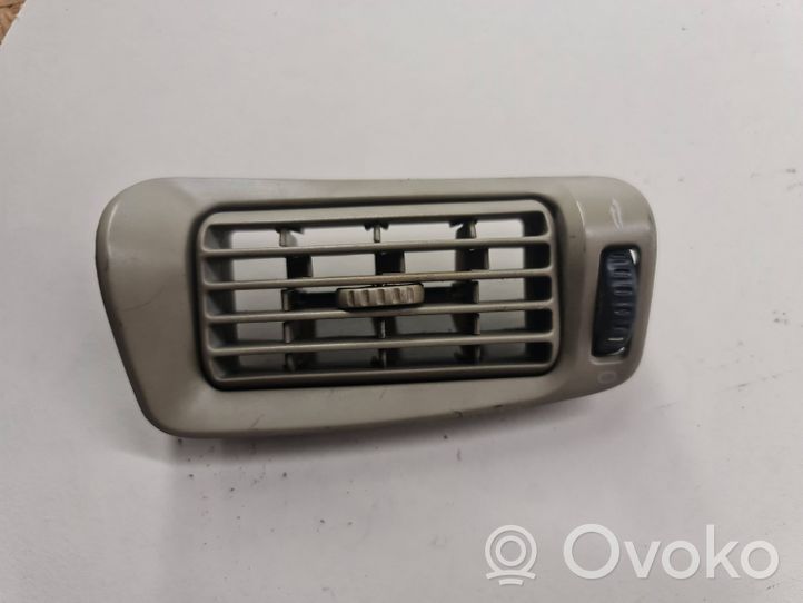 Volvo V70 Centrālais gaisa ventilācijas režģis 130082118
