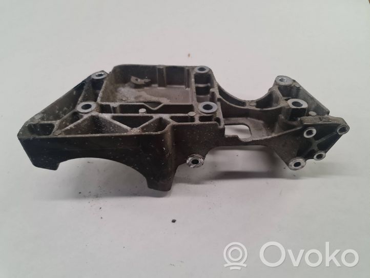 Skoda Octavia Mk2 (1Z) Support de générateur / alternateur 06F903143F