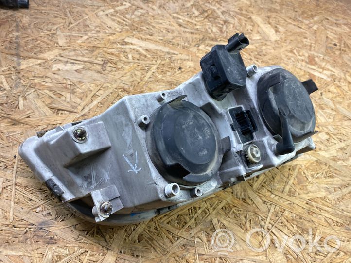 Volvo S40, V40 Lampa przednia 30899682