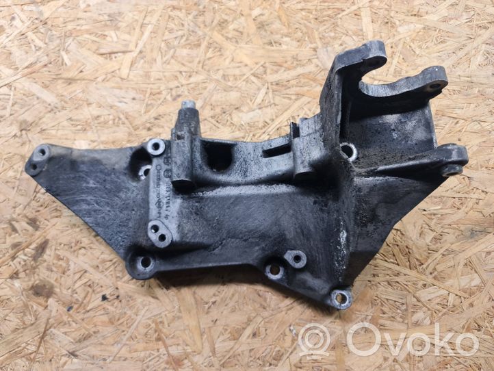 Volvo S40, V40 Support de générateur / alternateur 8200183234