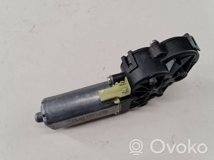 Volkswagen PASSAT B6 Moteur de réglage de siège 0390203224