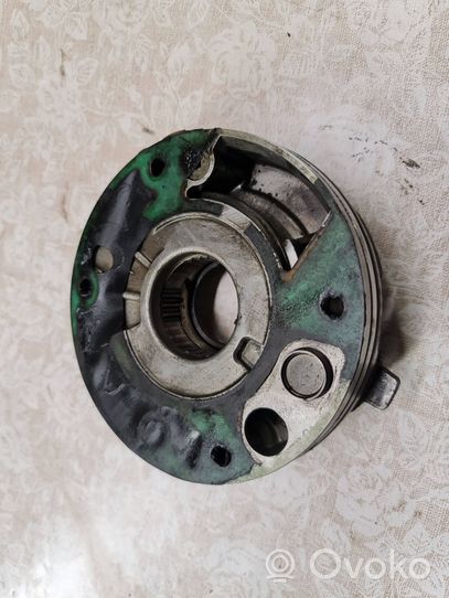 Volvo V70 Pompe à huile 3077709