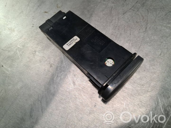 Volvo S70  V70  V70 XC Interruttore luci di emergenza 8622091