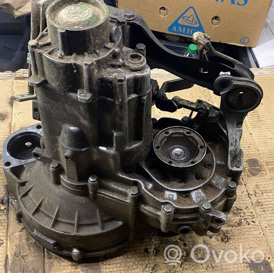 Volkswagen Golf II Manual 5 speed gearbox 020301107H