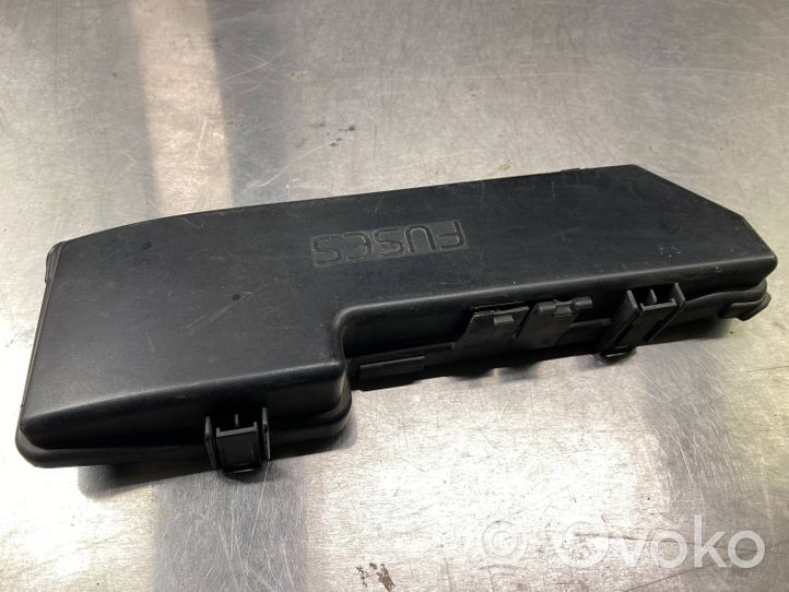 Volvo V70 Fuse box cover 9494211