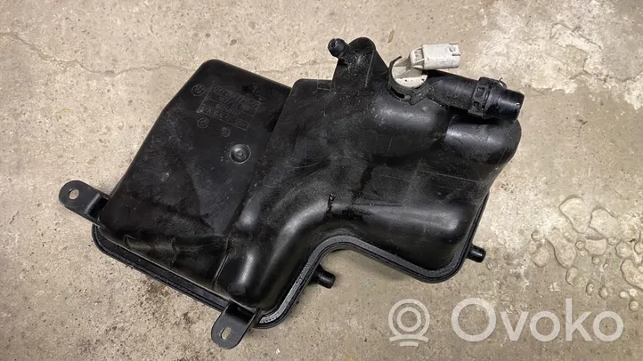 BMW 7 E65 E66 Vase d'expansion / réservoir de liquide de refroidissement 17137647713