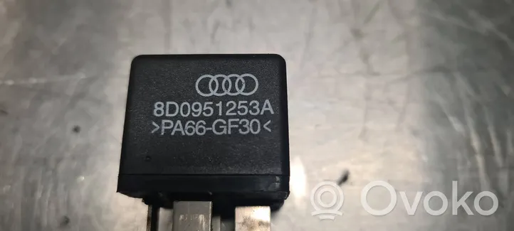 Audi A6 S6 C5 4B Autres relais 8D0951253A