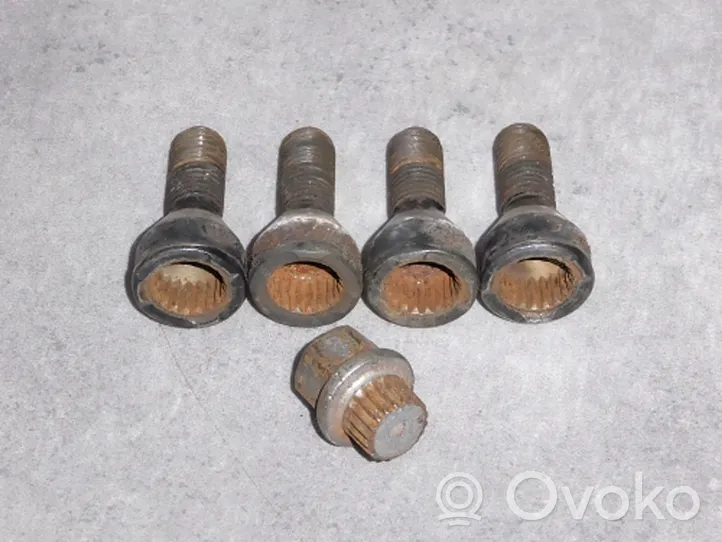 BMW 3 E46 Anti-theft wheel nuts and lock 36136786419