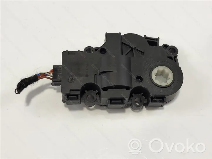 BMW 5 G30 G31 Motorino attuatore ricircolo aria dell’A/C 64119384023