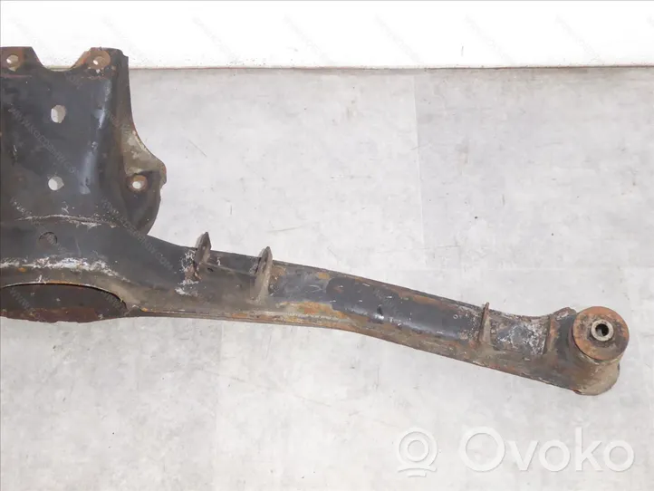 BMW 3 E30 Rama pomocnicza tylna 33311135456