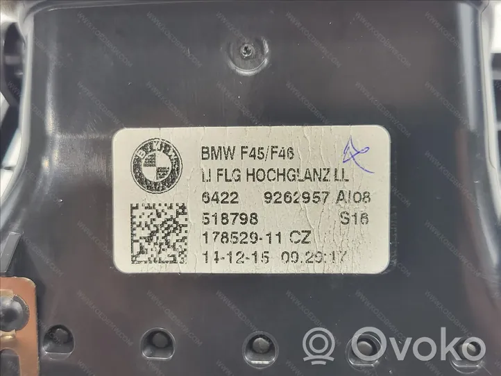 BMW 2 F46 Dysze / Kratki środkowego nawiewu deski rozdzielczej 64229262957