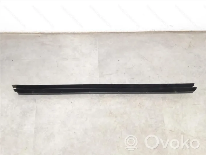 BMW 5 G30 G31 Moulure de vitre de la porte avant 51337336960