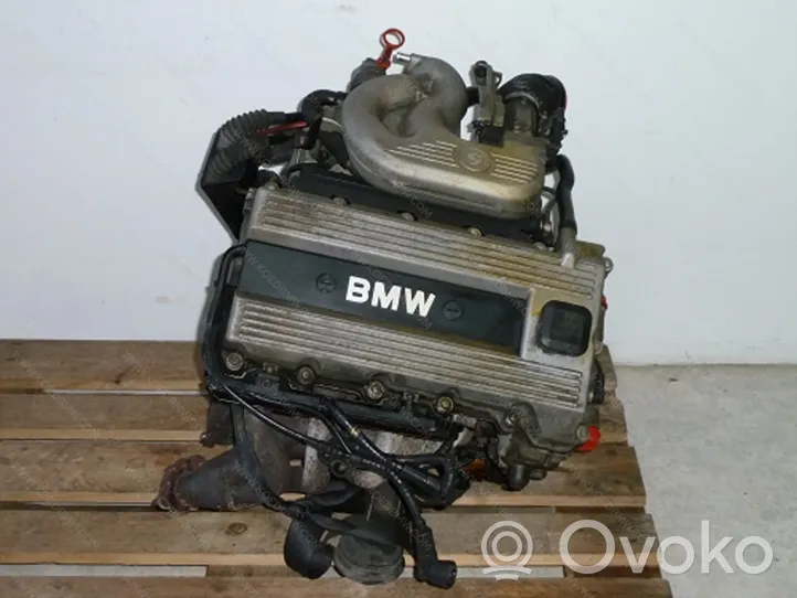 BMW 3 E36 Moottori 11009065372