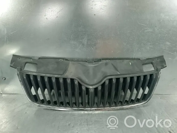 Skoda Fabia Mk2 (5J) Maskownica / Grill / Atrapa górna chłodnicy 5J0853668C