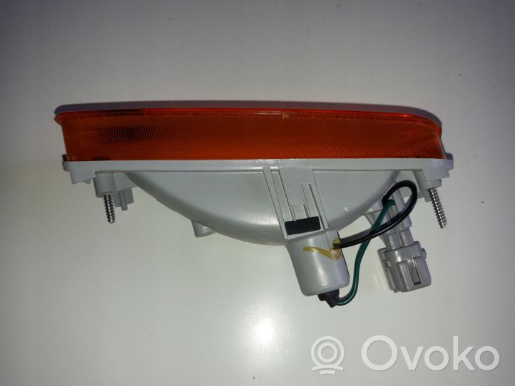 Mitsubishi Space Runner Indicatore di direzione del parafango anteriore MB831603