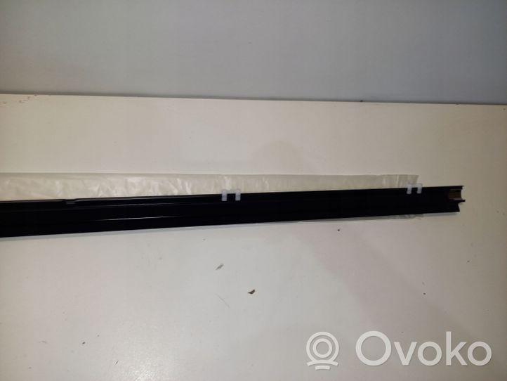 Mitsubishi Lancer X Rivestimento modanatura del vetro della portiera anteriore 5727A106