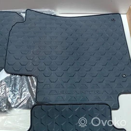 Hyundai Elantra VII Kit tapis de sol auto AA131ADX00