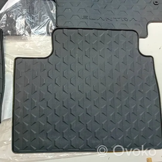 Hyundai Elantra VII Kit tapis de sol auto AA131ADX00