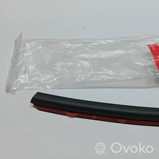 Honda CR-V Rubber seal rear door window/glass 73860-SWA-003