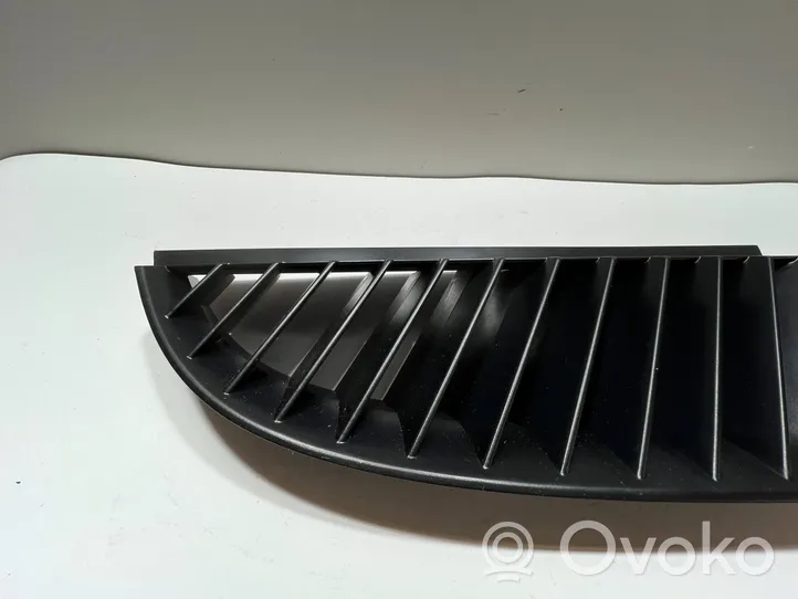 Mitsubishi Colt Grille de calandre avant MN127774