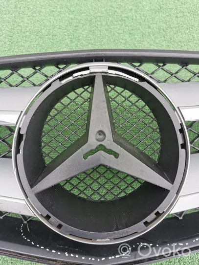 Mercedes-Benz C AMG W204 Grille calandre supérieure de pare-chocs avant A2048880160