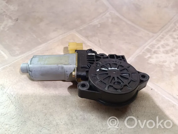 KIA Opirus Moteur de lève-vitre de porte avant B4L2