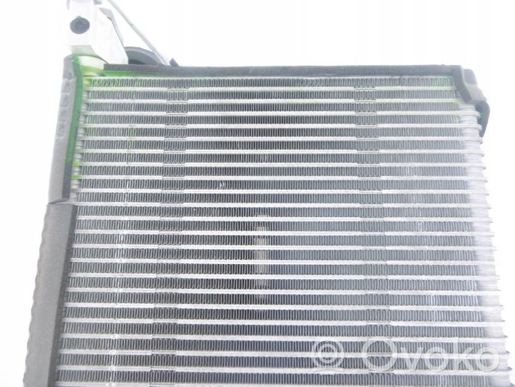 Infiniti Q70 Y51 Ilmastointilaitteen sisälauhdutin (A/C) 