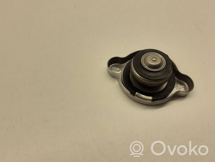 Honda FR-V Vase d'expansion / bouchon de réservoir de liquide de refroidissement 83N100