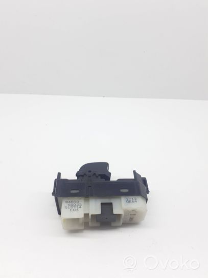 Toyota Land Cruiser (J120) Quarter vent window switch 8403060022